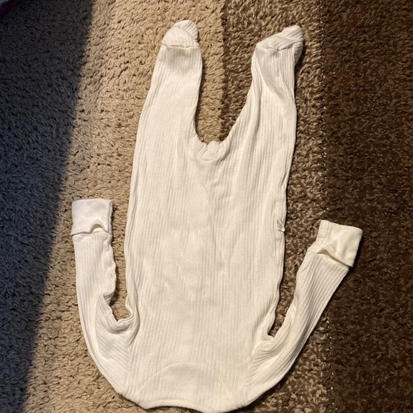 3/$10 Gap whitish/beigish button up organic cotton footed sleeper. - Picture 8 of 9
